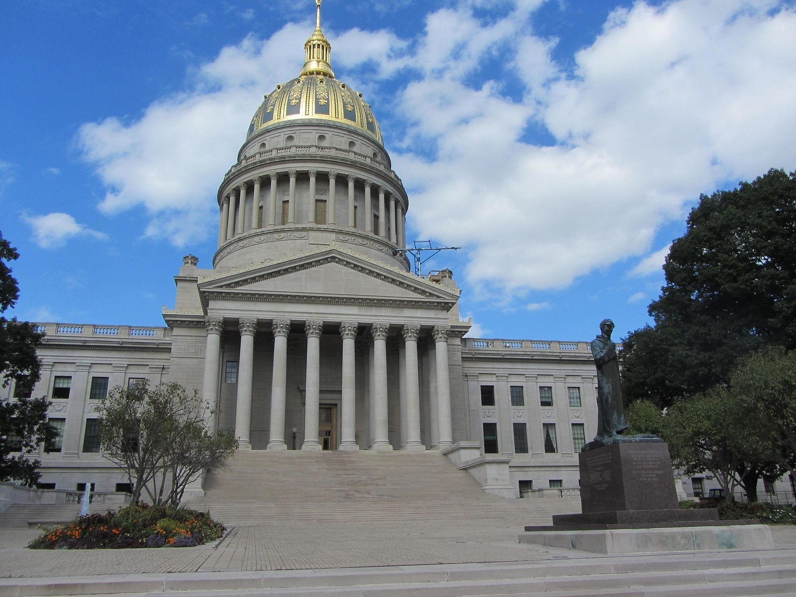 Picture of the West Virginia State Capitol.
