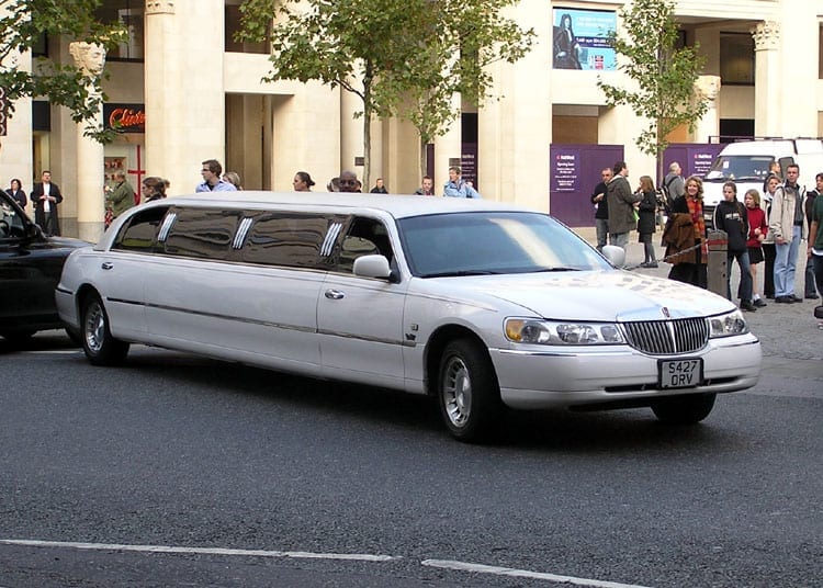 Image of a 1998-2002 Lincoln Town Car stretch limousine