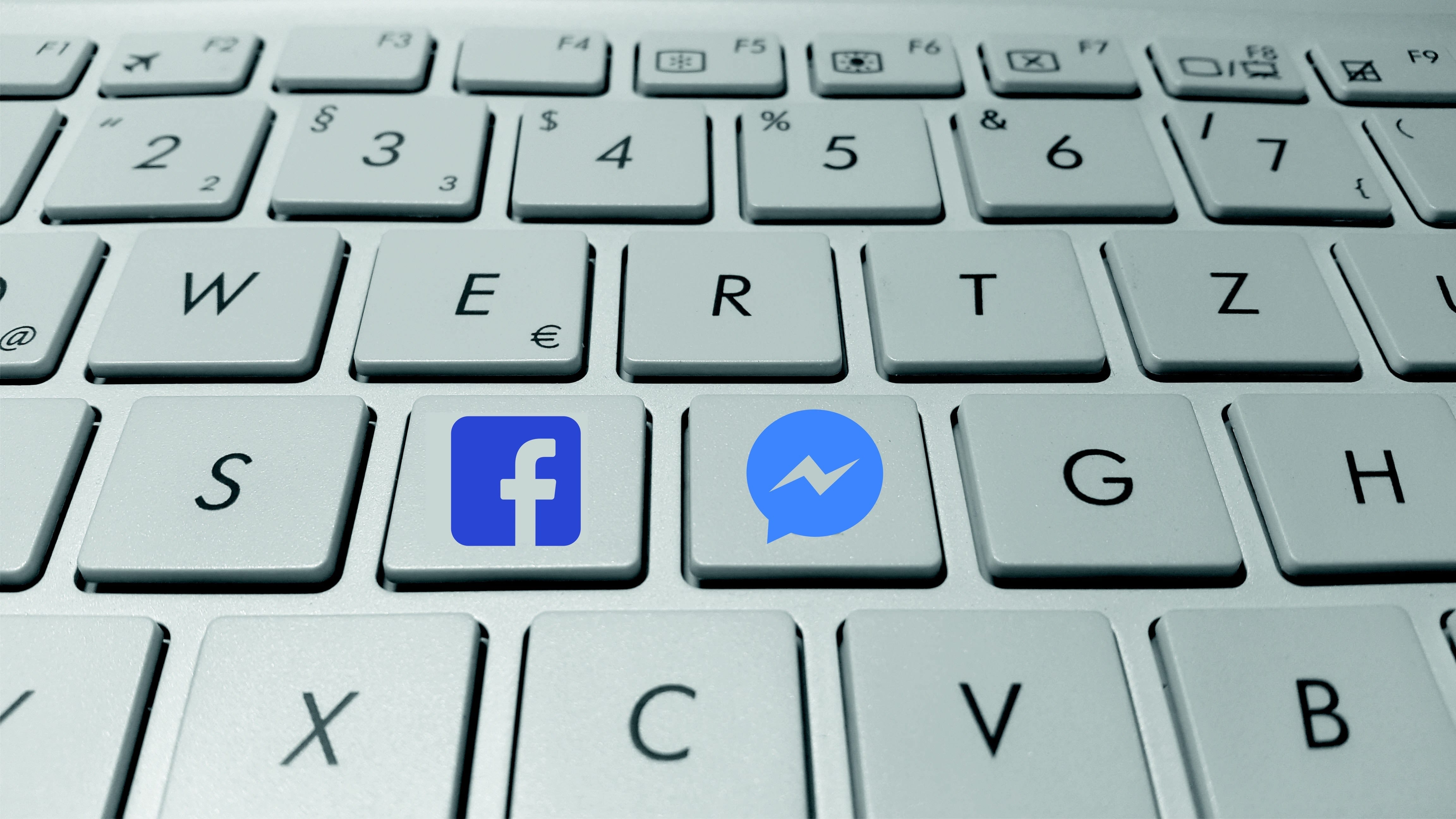 Computer keyboard with a Facebook icon and Facebook Messenger icon as keys; image by Pixabay, via Pexels, CC0.