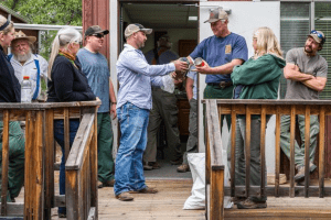 Mogollon Rim Ranger District Work Day 2017; image by AZ COF, via Flickr, public domain, no changes.