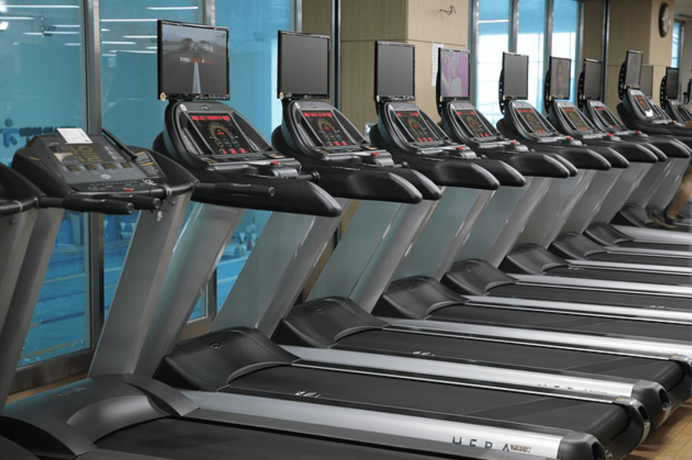 Choose a treadmill. Row of treadmills; image by milyoung23, via Pixabay.com.