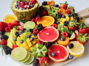 Tray of sliced tropical fruit; image by Trang Doan, via Pexels.com.