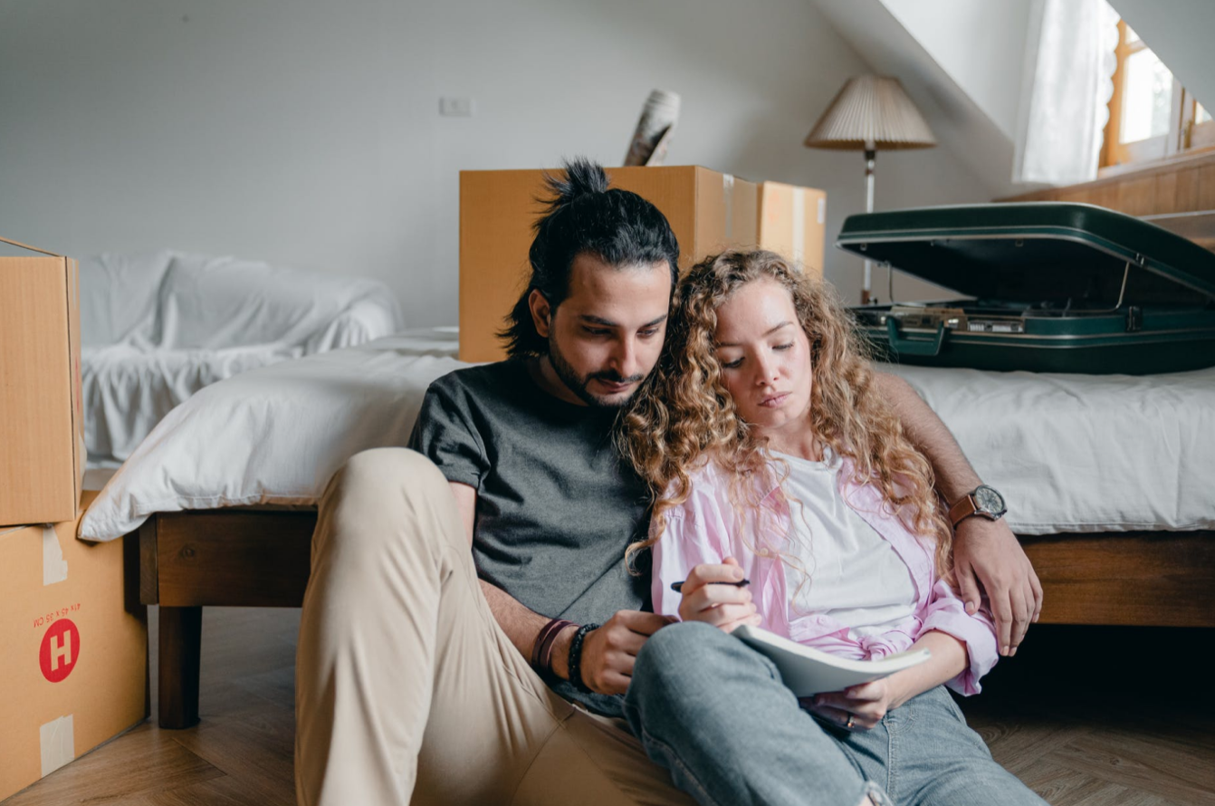 Couple doing estate planning; image by Ketut Subiyanto, via Pexels.com.