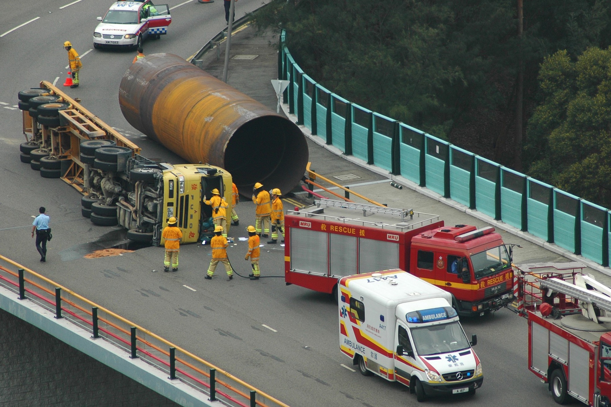 Truck accident; image by Mk2010, CC BY-SA 3.0, via Wikimedia Commons.