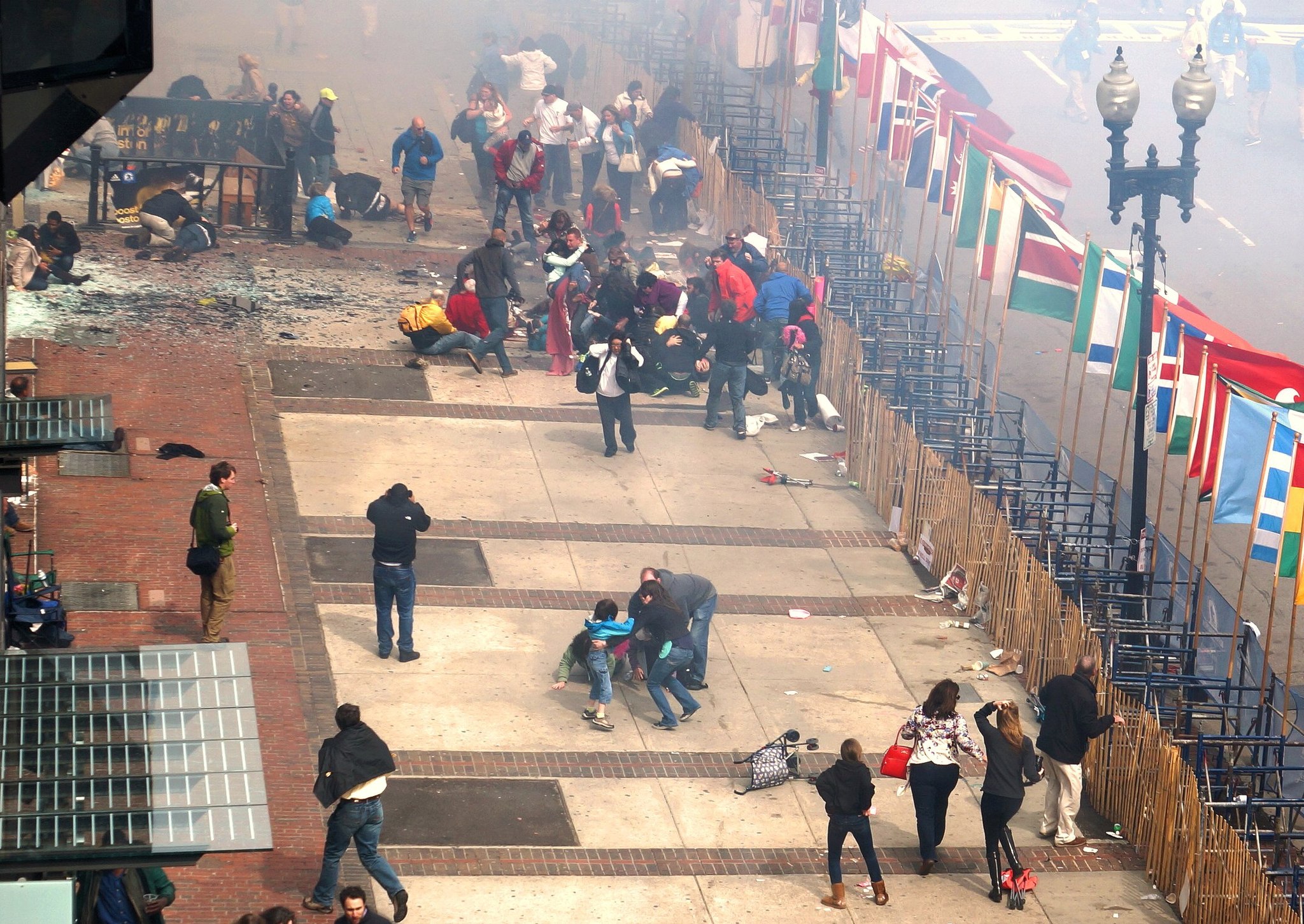 Spectators helping victims soon after the Boston Marathon terrorist attack; image by Aaron Tang, CC BY 2.0, via Wikimedia Commons.