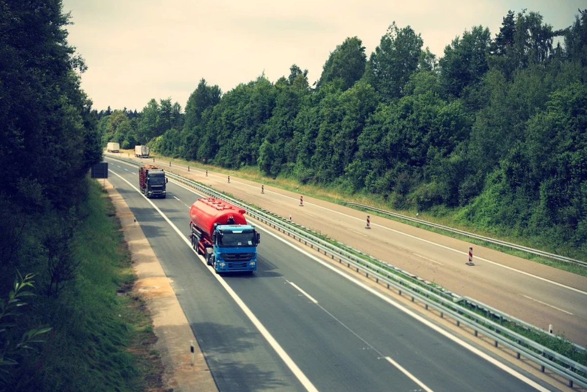 Trucks on the highway; image by Andreas160578, via Pixabay.com