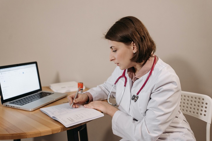 Post-surgery Opioid Prescriptions Continually Refilled Could Harm Families