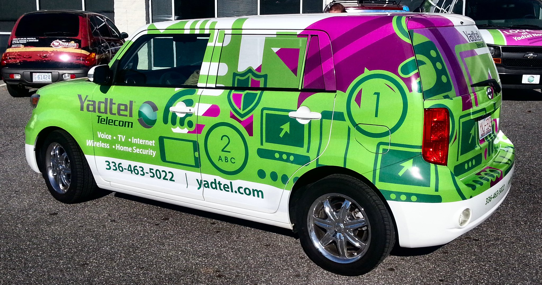 Yadtel Vehicle Wraps. Wrap advertising; image by Trailers of the East Coast, via Flickr.com, CC BY 2.0.