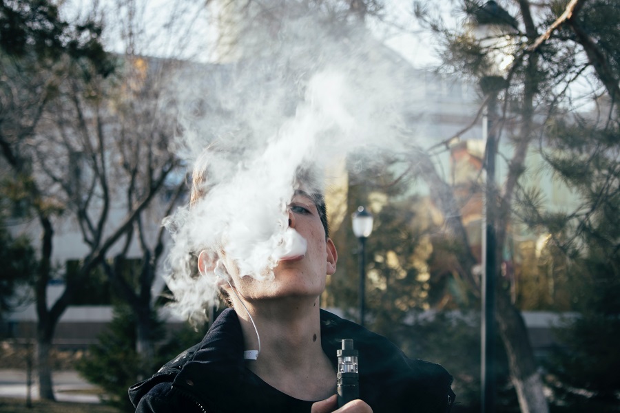 Teens are Influenced by Their Parents' Smoking, Vaping Habits