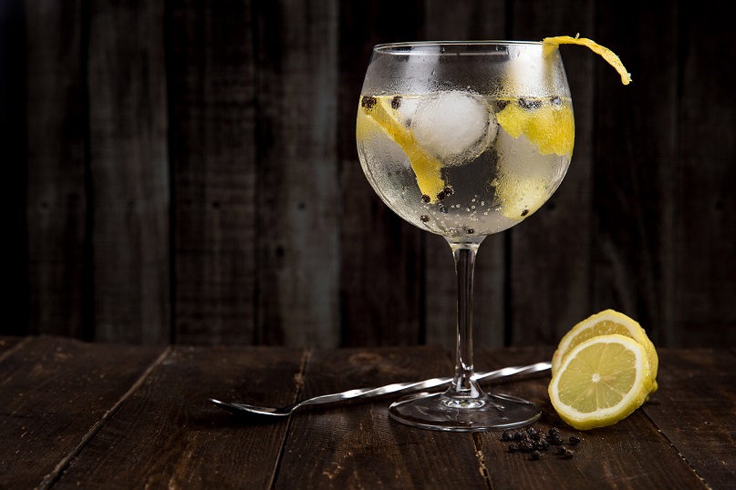 Drinking Alcohol Has No Health Benefits for Those Under 40