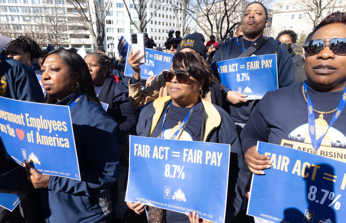 Protesters for fair pay; image courtesy of AFGE.