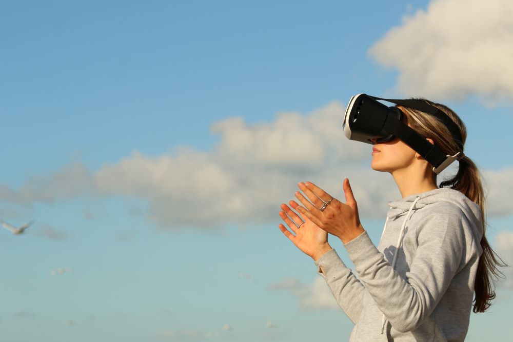 VR Therapy May Reduce Mental Health Costs, Fears, and Time