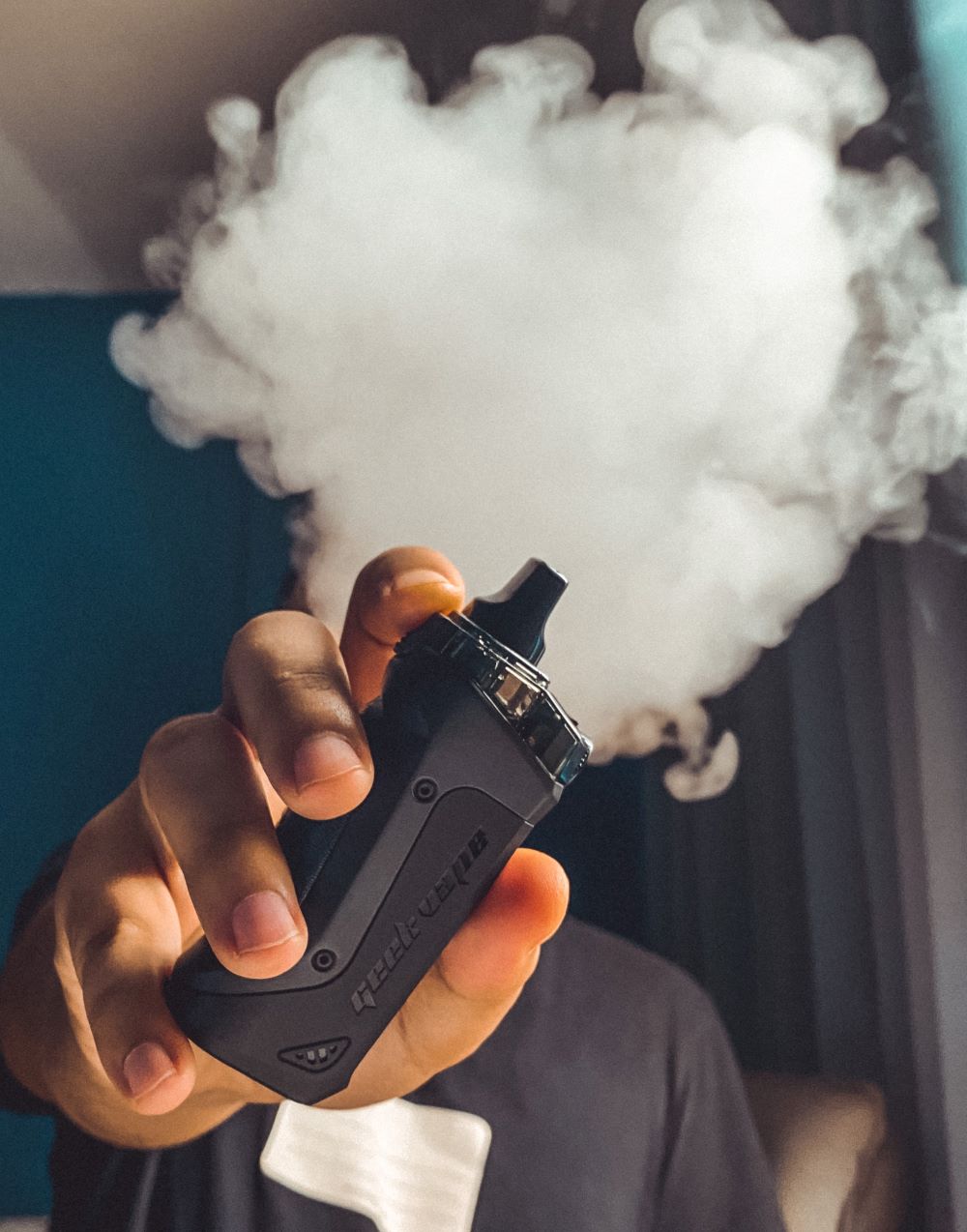 Teens, Young Adults are Using Illegal Disposable Vape Pens