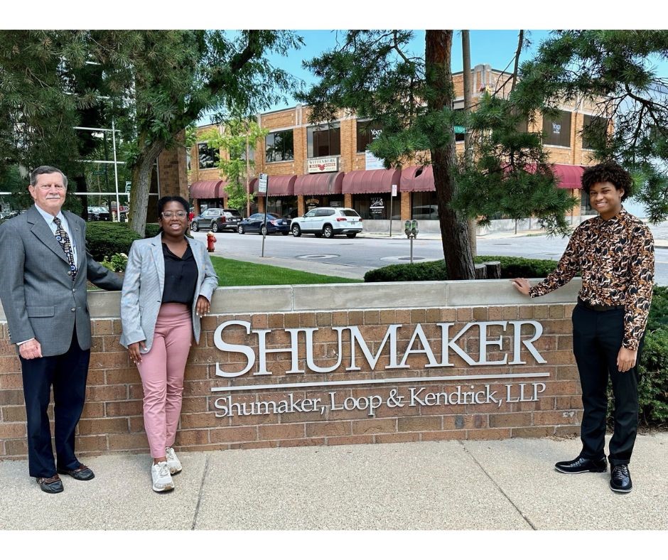 Shumaker lawyer Tom Pletz with students; image courtesy of Shumaker.