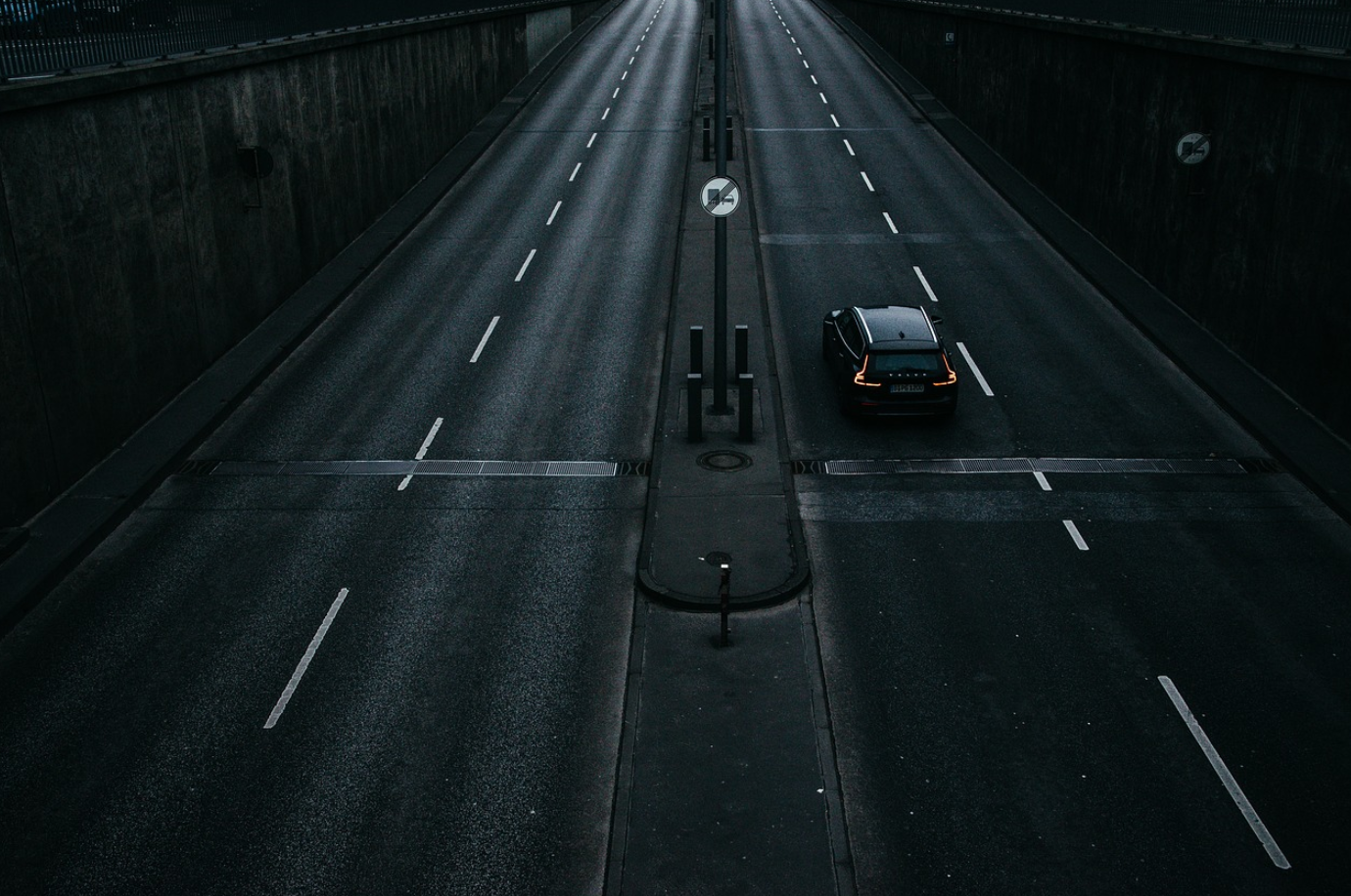 Car driving down highway; image by 12138562, via Pixabay.com.