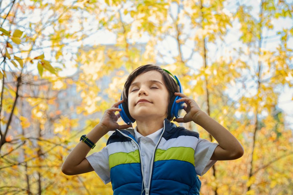 Earbuds, Headphones a Rising Threat to Kids' Hearing