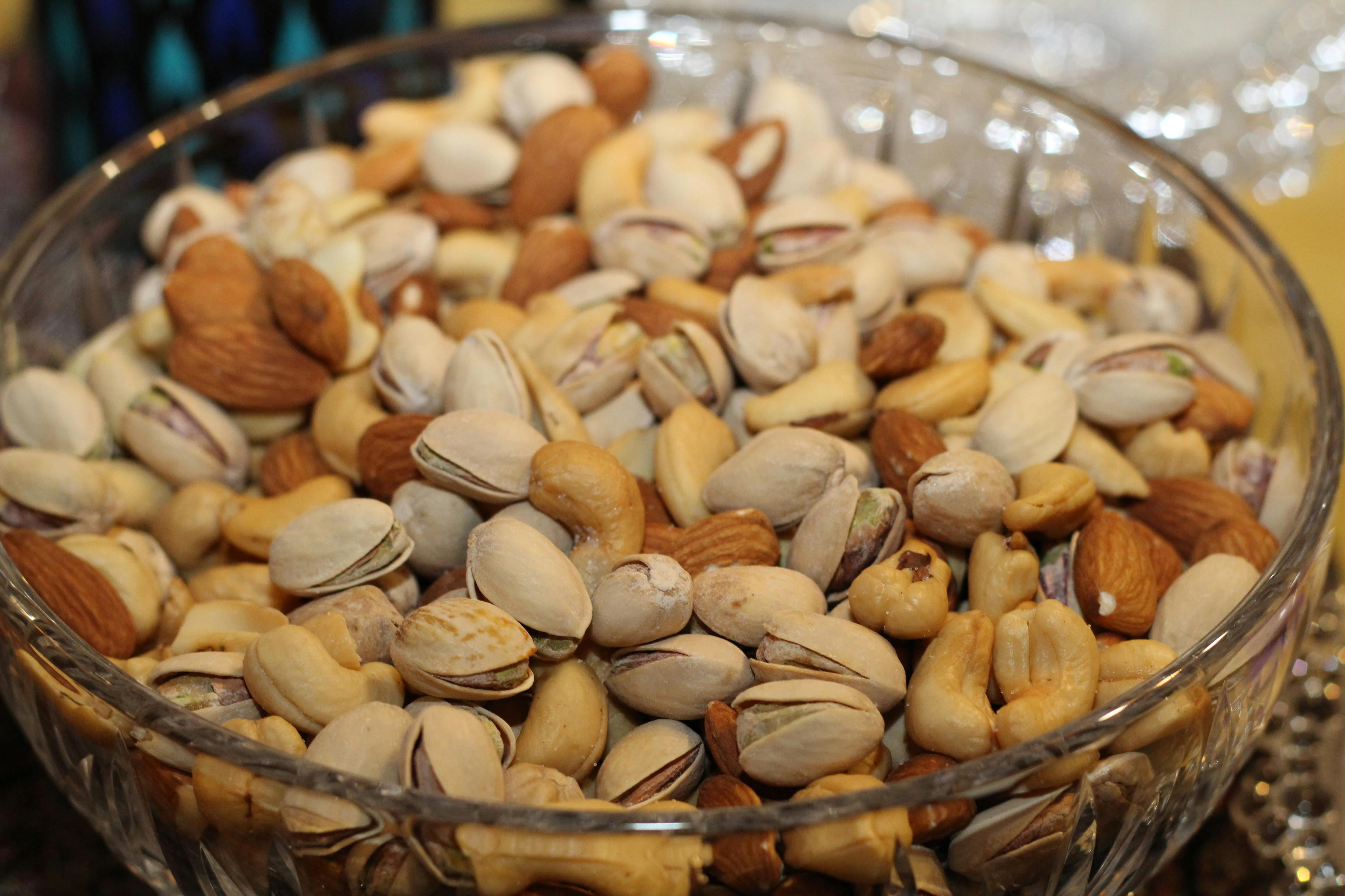 Eating a Small Amount of Pistachios Can Protect Eye Health