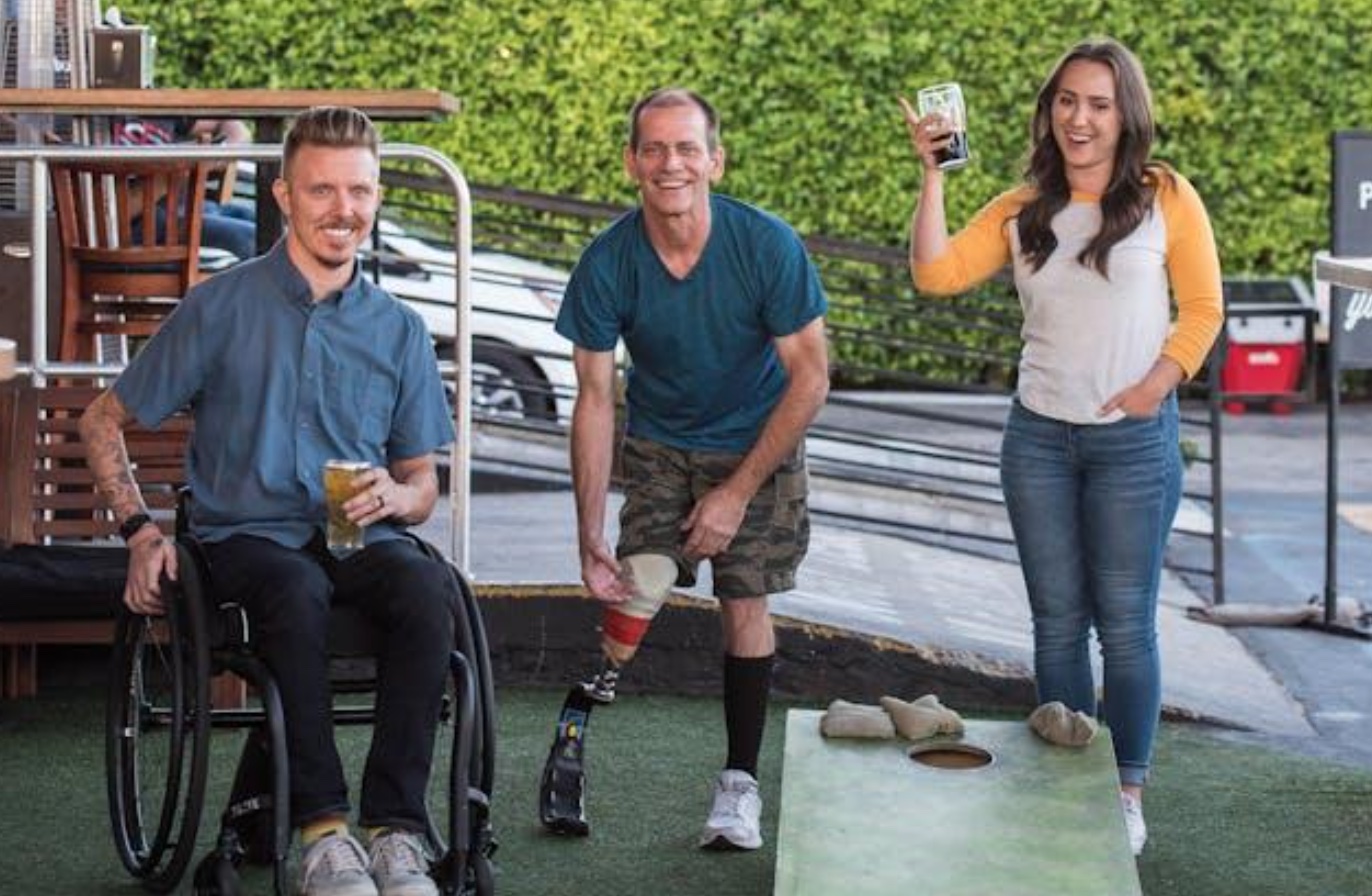 People having fun and drinking beer; image by ELEVATE, via Pexels.com.