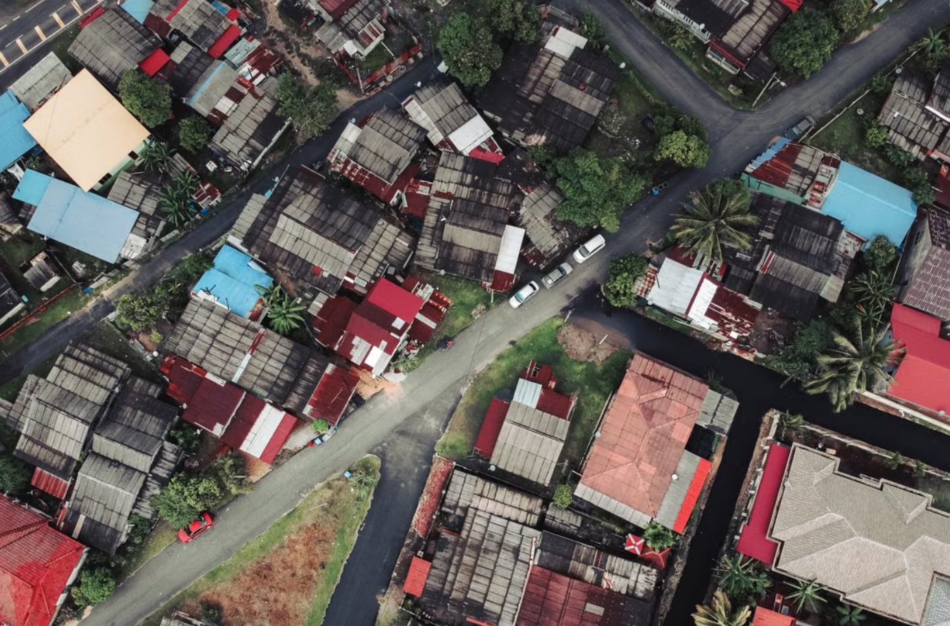Bird's eye view of a town; image by Pok Rie, via Pexels.com.